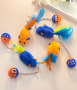 RATA PELUCHE C/PLUMA Y PELOTA SONAJERO